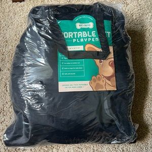 Portable pet playpen